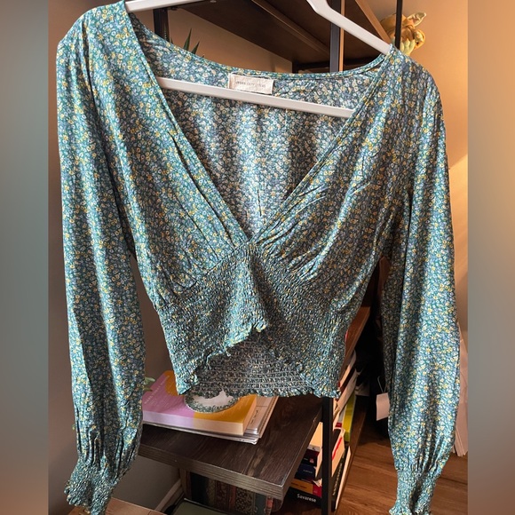 Urban Outfitters Cropped Ruth Deep V-Neck Floral Long-Sleeves, Green Size S-P - Picture 1 of 7